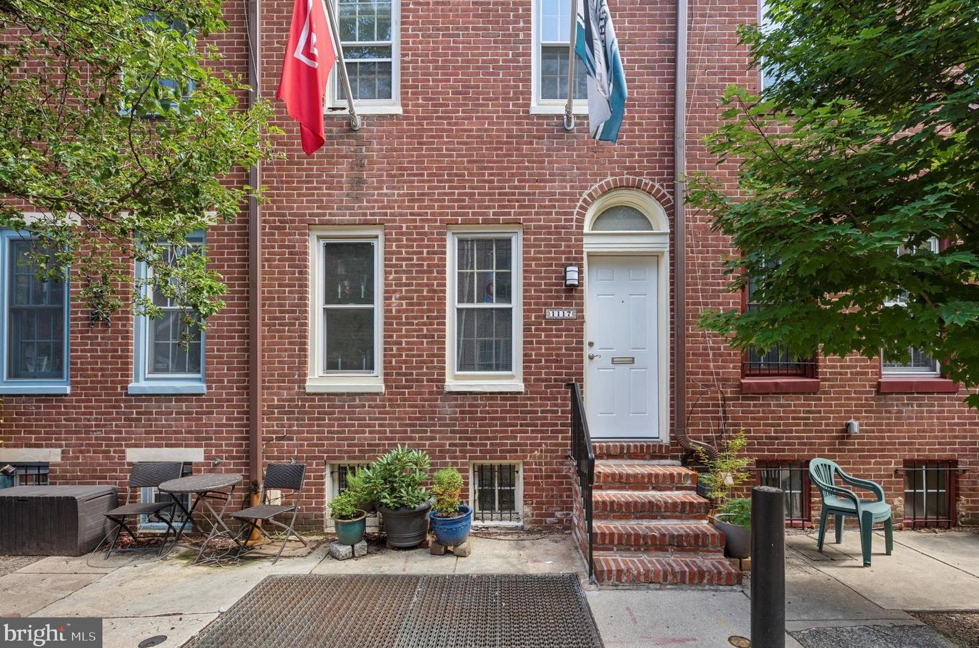 1117 Rodman St, Philadelphia PA  19147-1201 exterior