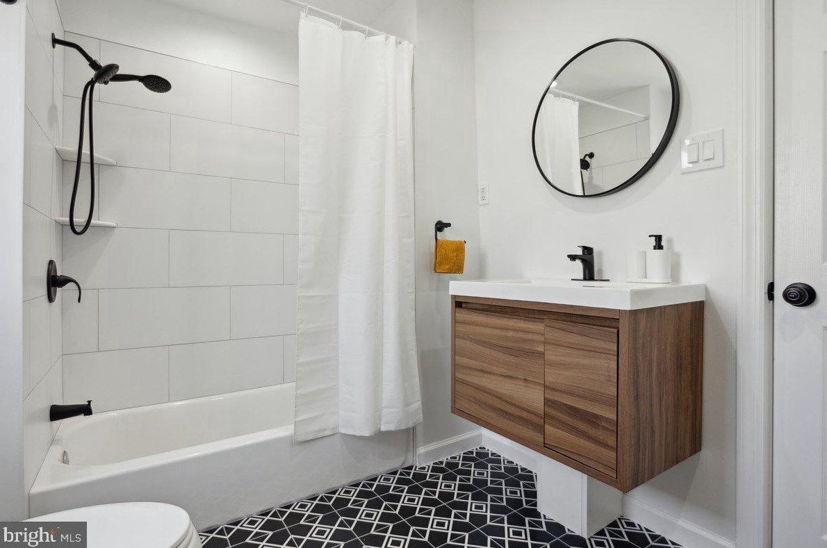 421 Tree St, Philadelphia PA  19148-5706 exterior