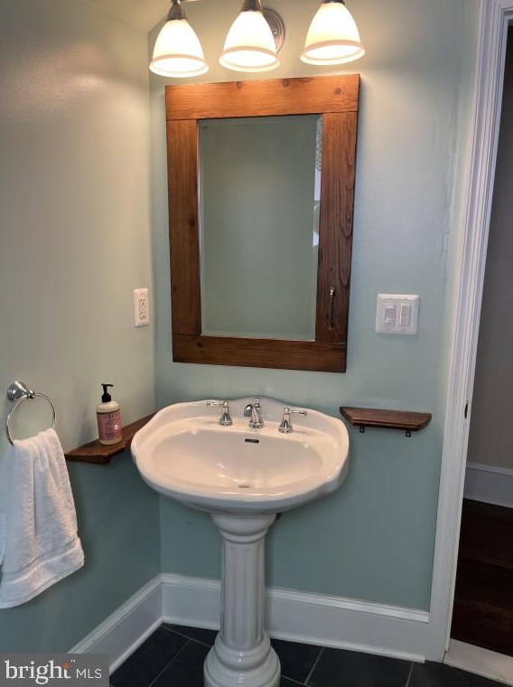 825 Corinthian Ave, Philadelphia PA 19130-1442 exterior