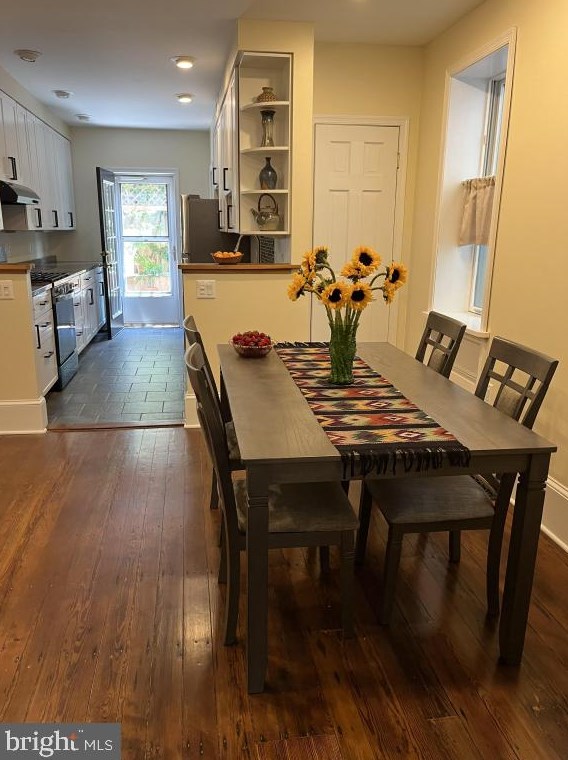 825 Corinthian Ave, Philadelphia PA 19130-1442 exterior