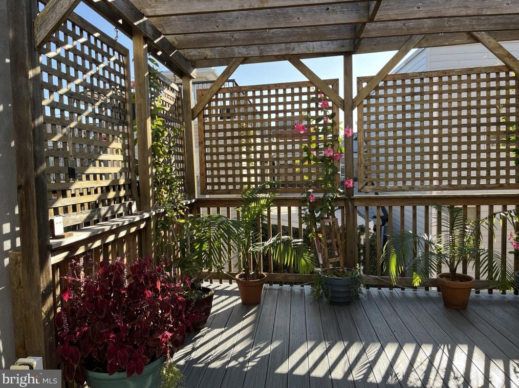 825 Corinthian Ave, Philadelphia PA 19130-1442 exterior