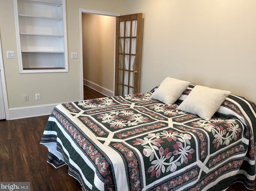 825 Corinthian Ave, Philadelphia PA 19130-1442 exterior