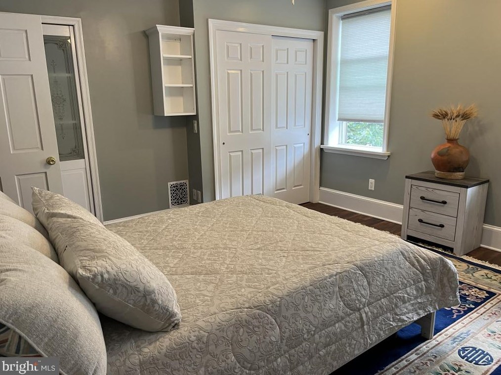 825 Corinthian Ave, Philadelphia PA 19130-1442 exterior