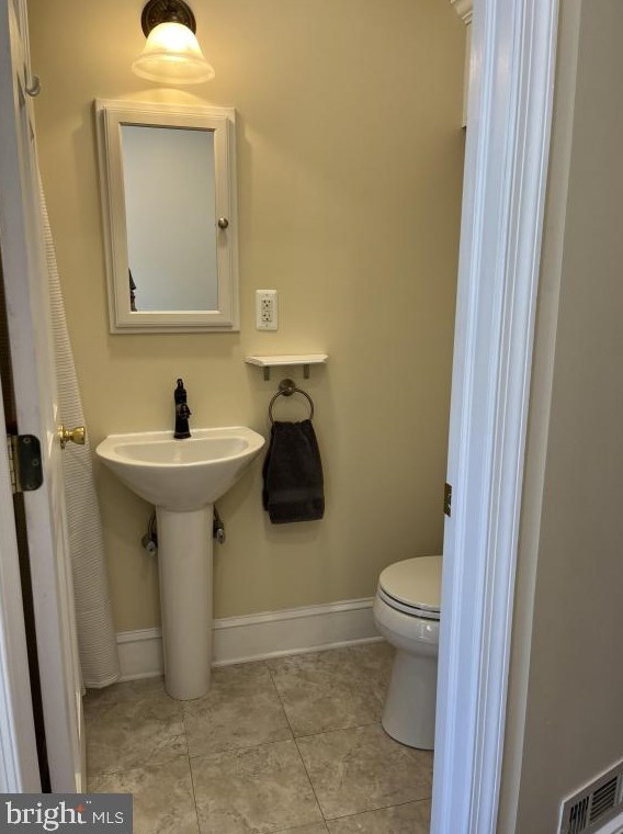 825 Corinthian Ave, Philadelphia PA 19130-1442 exterior