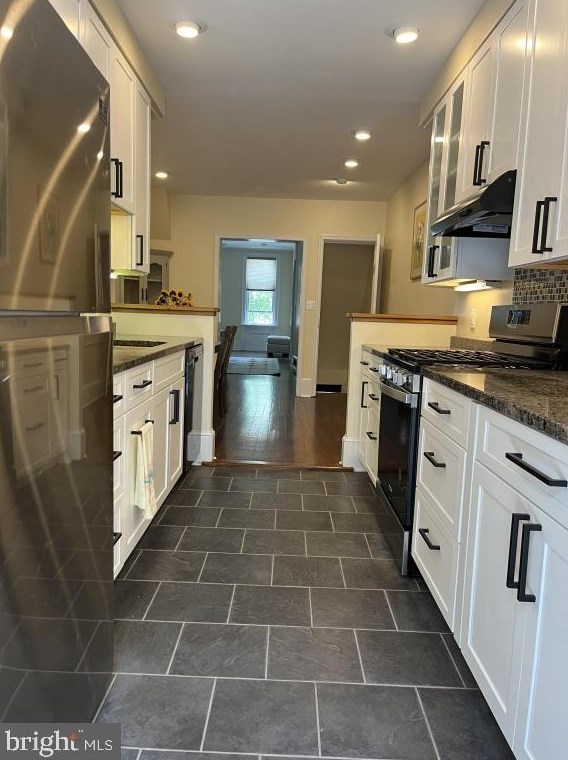 825 Corinthian Ave, Philadelphia PA 19130-1442 exterior