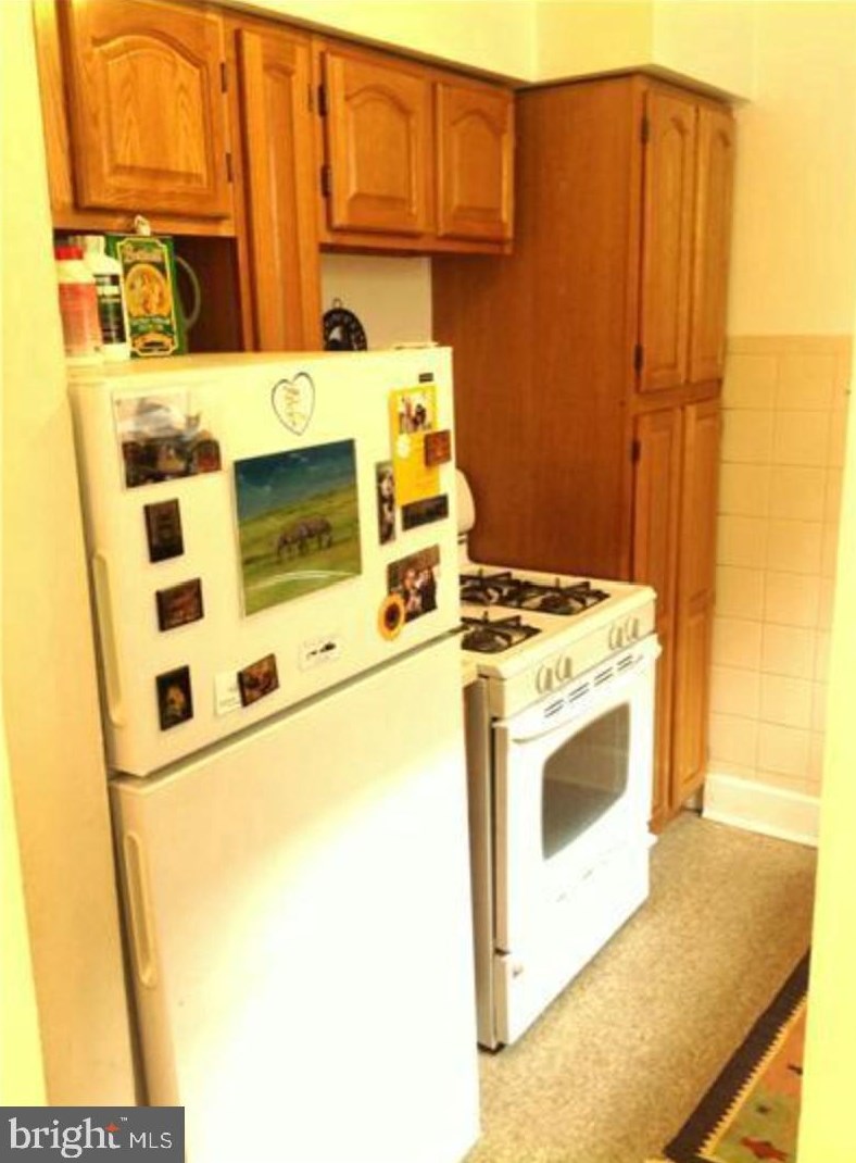 632 Grn Ln, Philadelphia PA  19128-2632 exterior