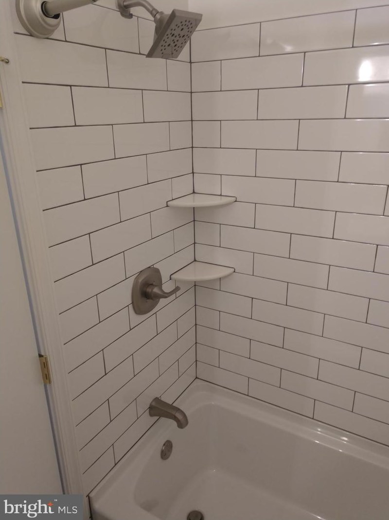 632 Grn Ln, Philadelphia PA  19128-2632 exterior