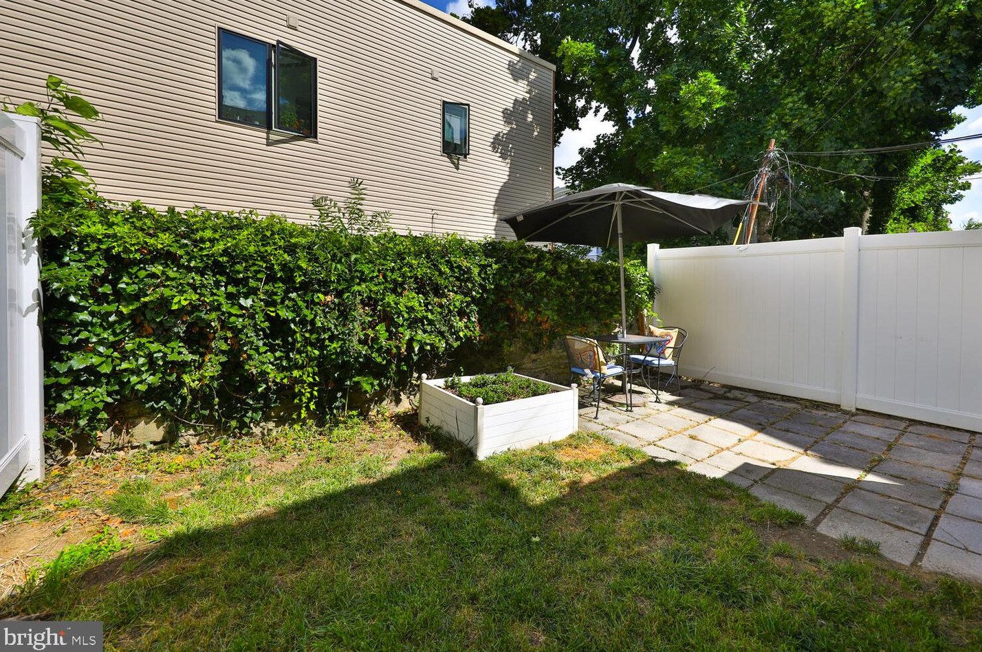 121 Washington Ln, Philadelphia PA 19144-1630 exterior