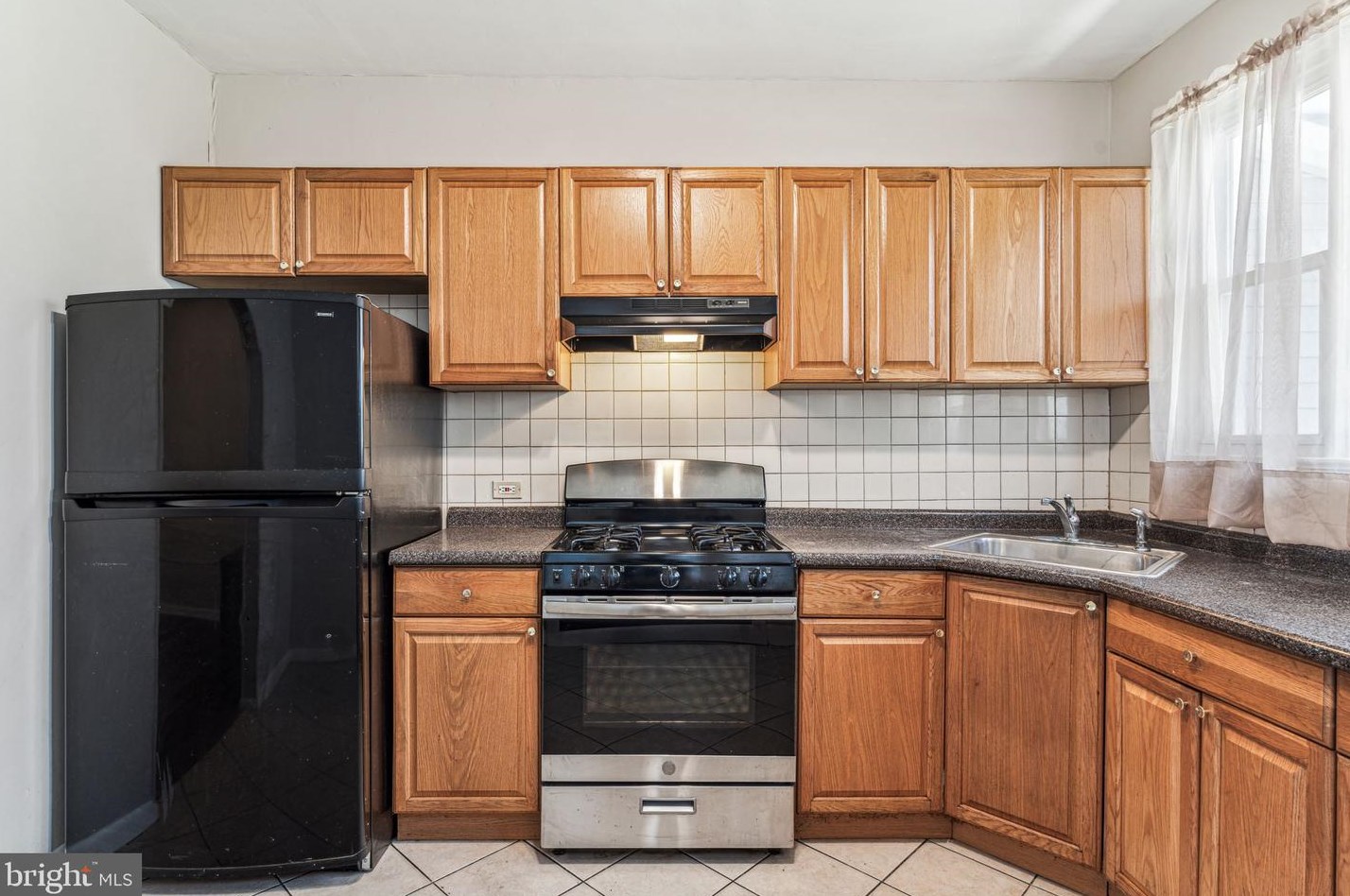 425 Mifflin St, Philadelphia PA 19148-1823 exterior