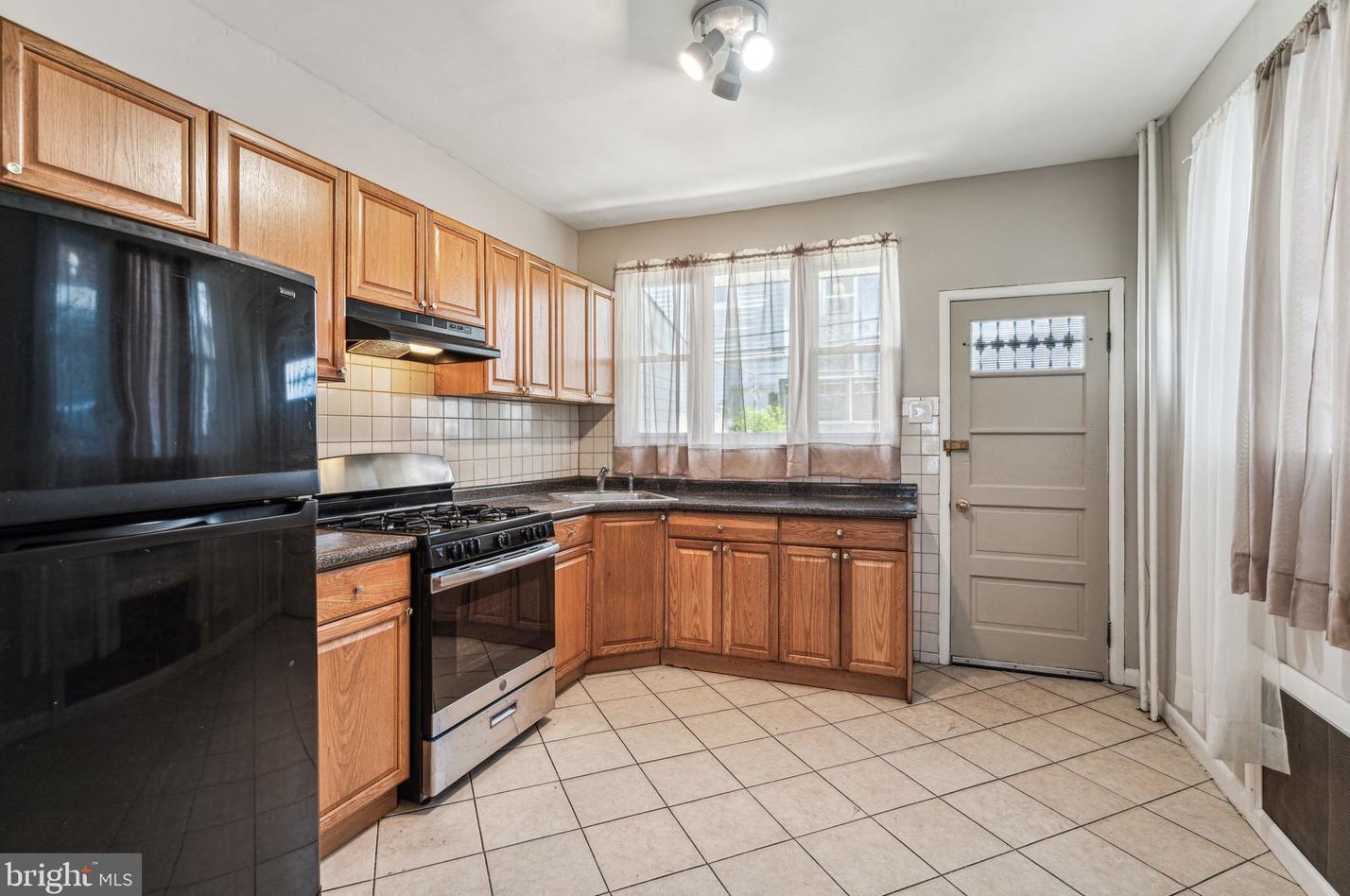 425 Mifflin St, Philadelphia PA 19148-1823 exterior