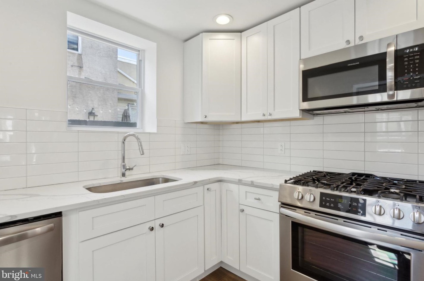 118 Sigel St, Philadelphia PA 19148-2122 exterior