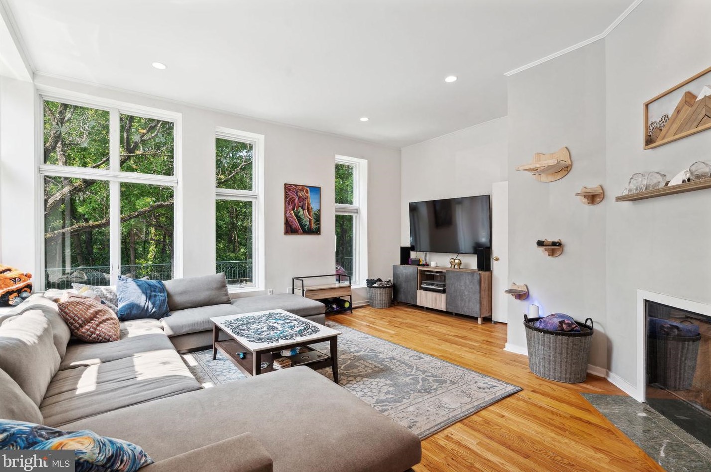 2911 Pennsylvania Ave, Philadelphia PA 19130-1107 exterior