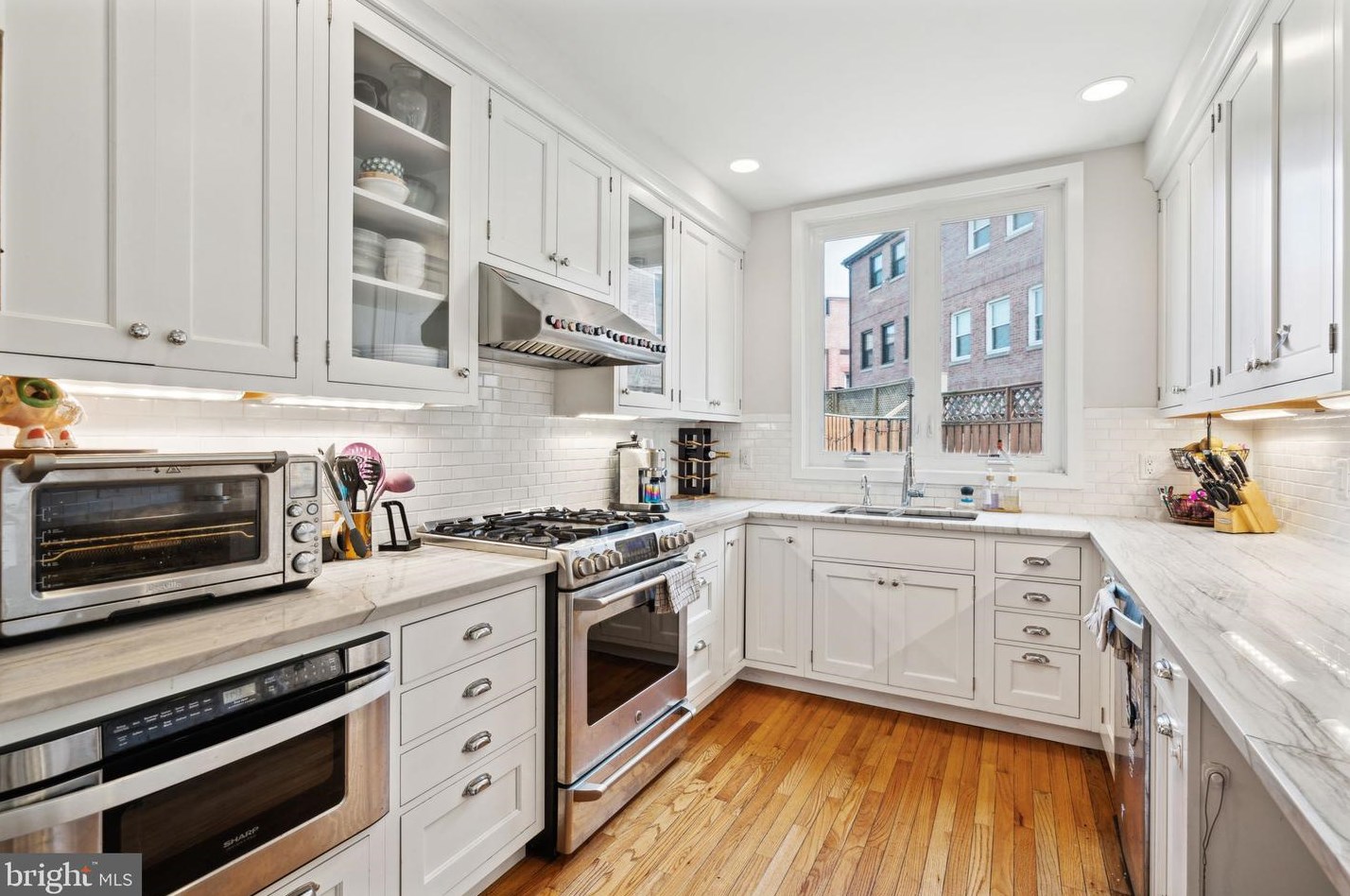 2911 Pennsylvania Ave, Philadelphia PA 19130-1107 exterior