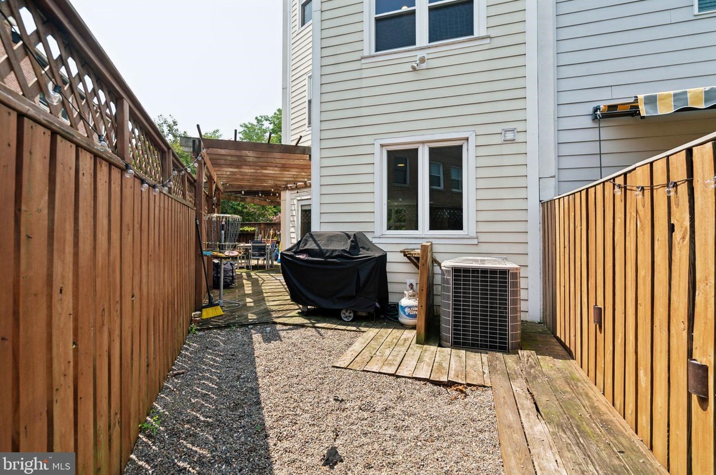 2911 Pennsylvania Ave, Philadelphia PA 19130-1107 exterior