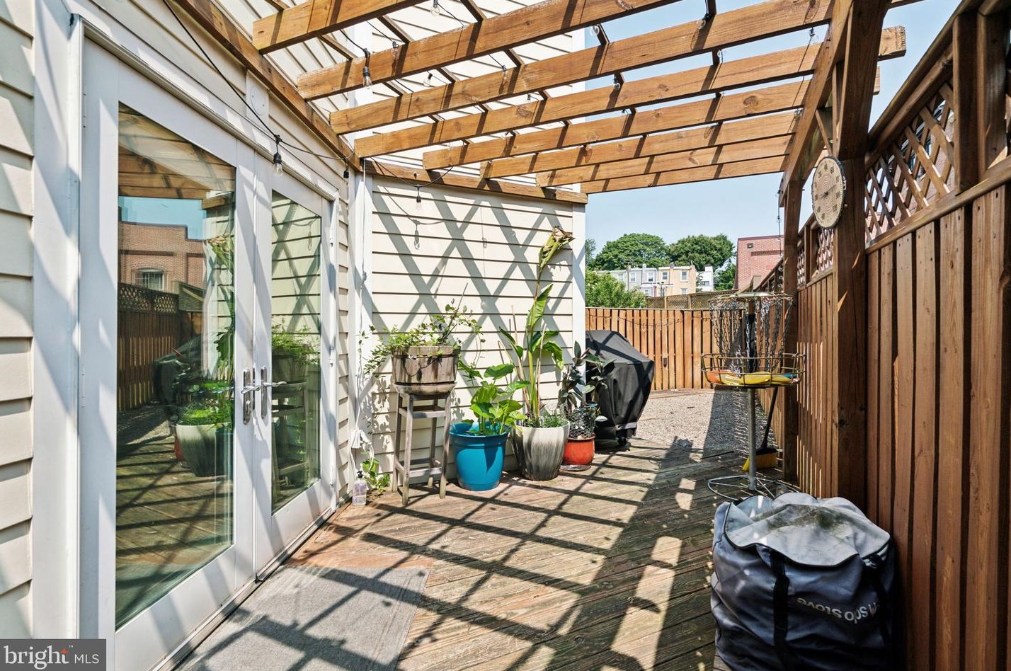 2911 Pennsylvania Ave, Philadelphia PA 19130-1107 exterior