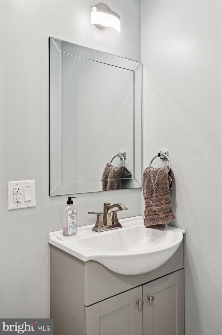 2911 Pennsylvania Ave, Philadelphia PA 19130-1107 exterior