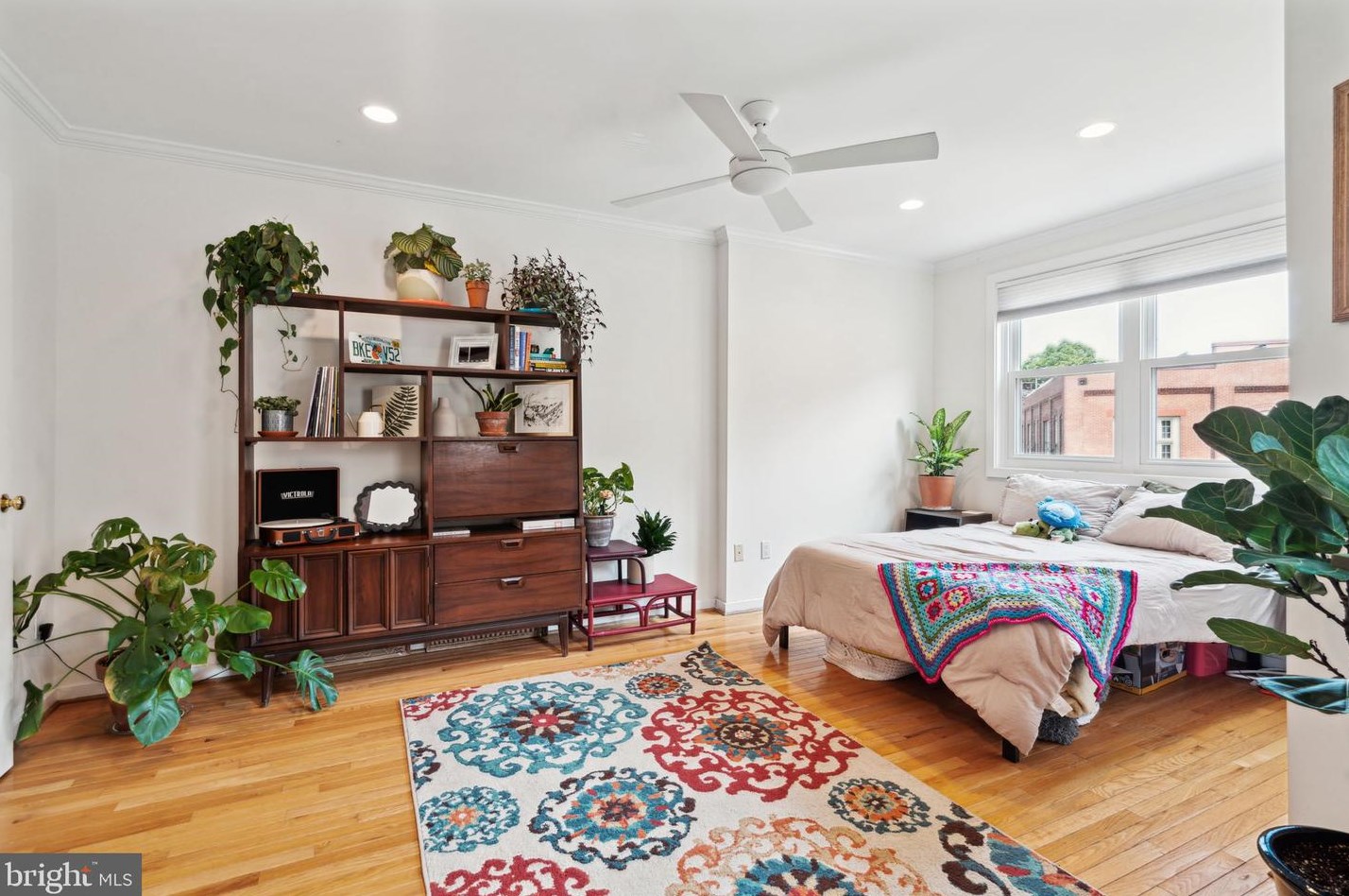 2911 Pennsylvania Ave, Philadelphia PA 19130-1107 exterior