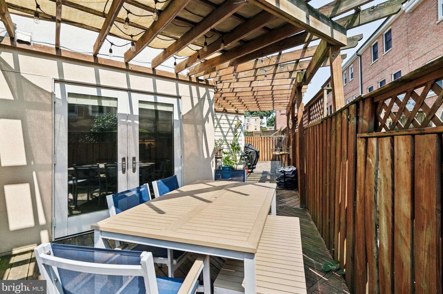 2911 Pennsylvania Ave, Philadelphia PA 19130-1107 exterior