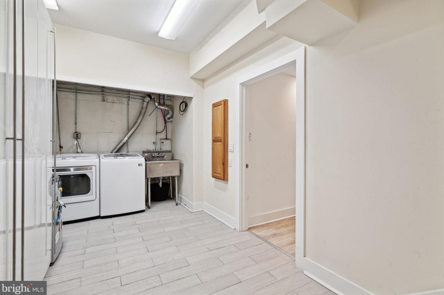 2911 Pennsylvania Ave, Philadelphia PA 19130-1107 exterior