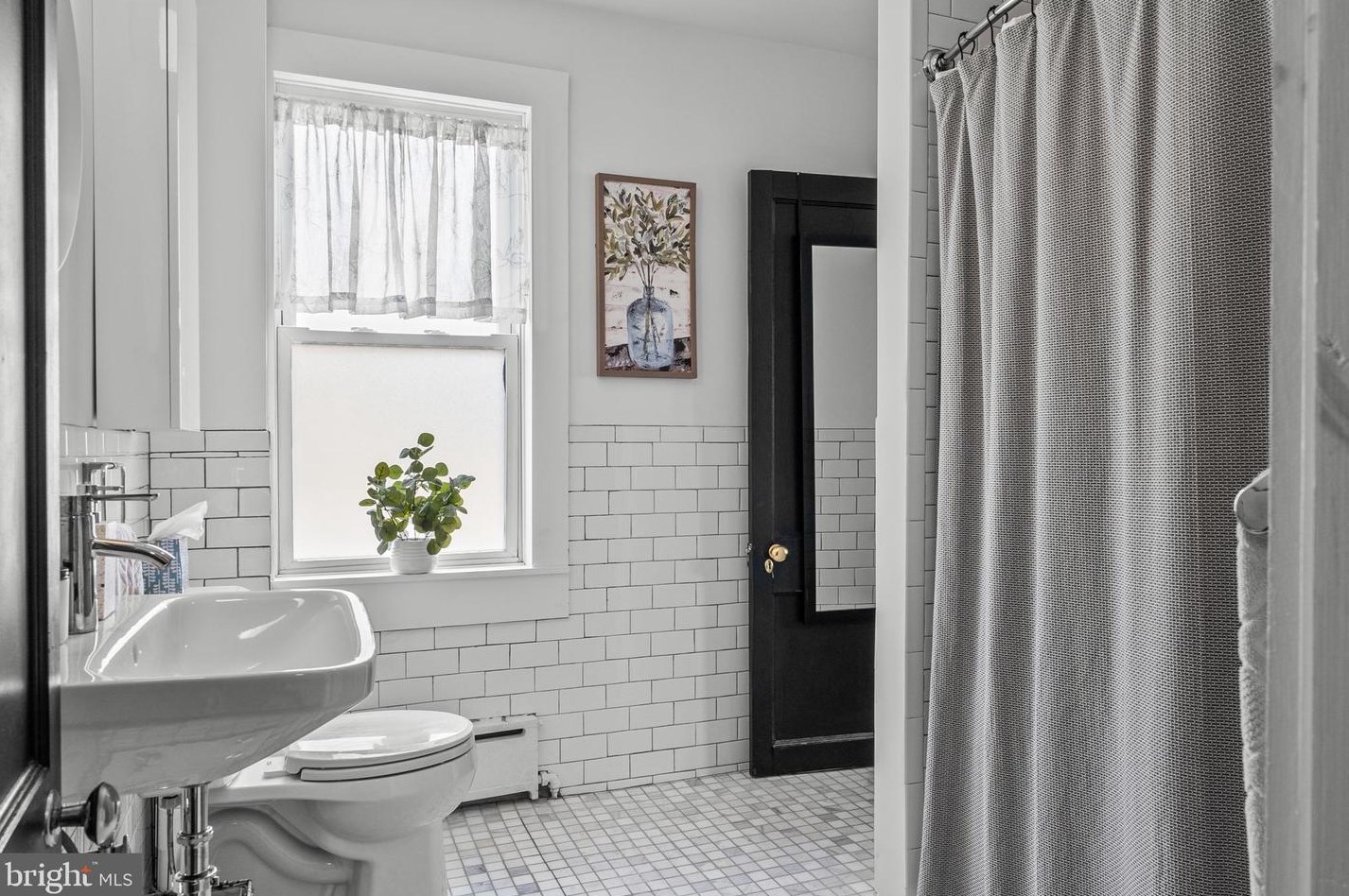 619 Shawmont Ave, Philadelphia PA 19128-3124 exterior