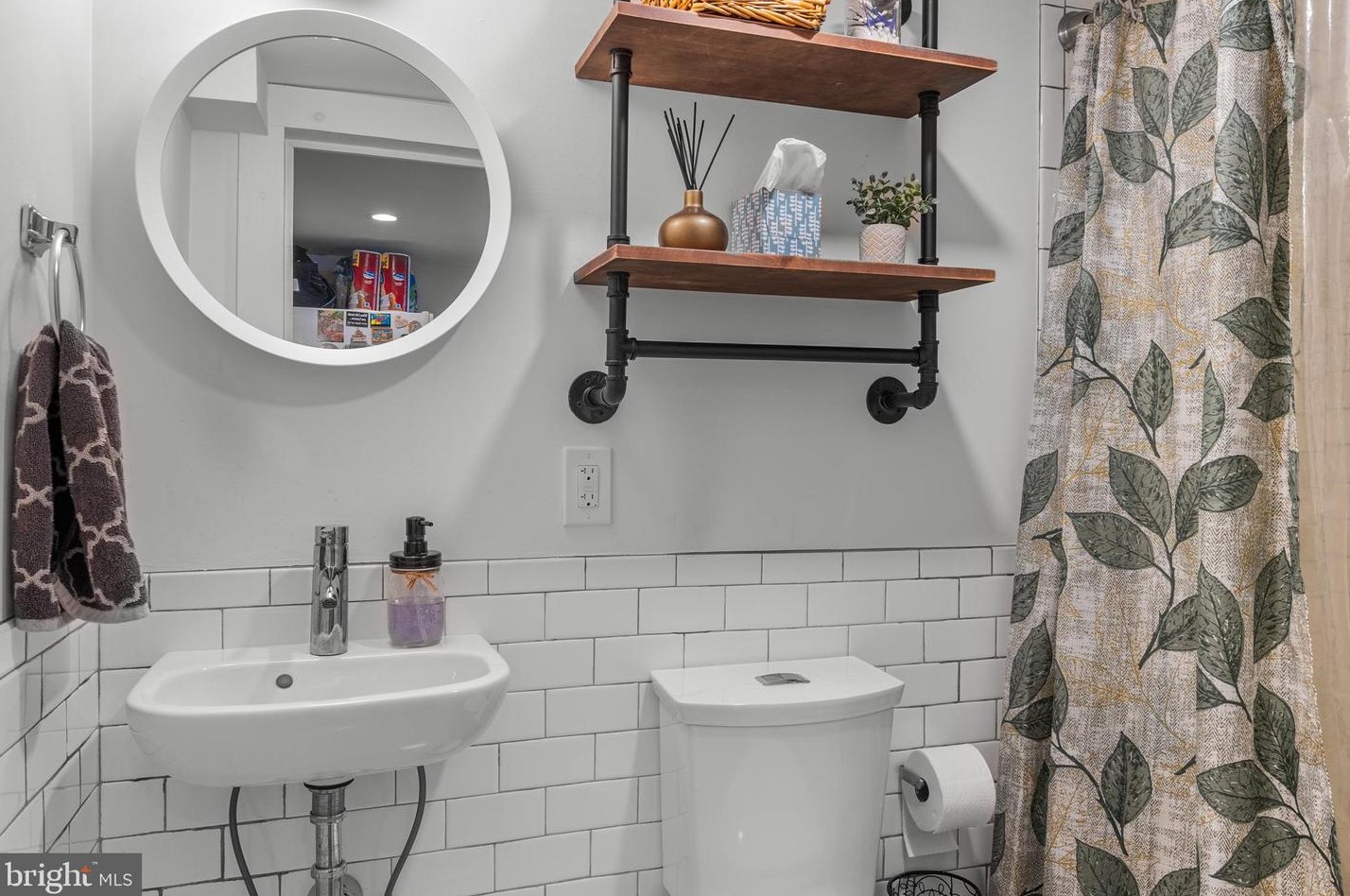 619 Shawmont Ave, Philadelphia PA 19128-3124 exterior