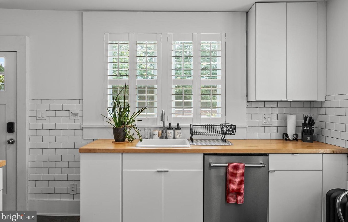 619 Shawmont Ave, Philadelphia PA 19128-3124 exterior