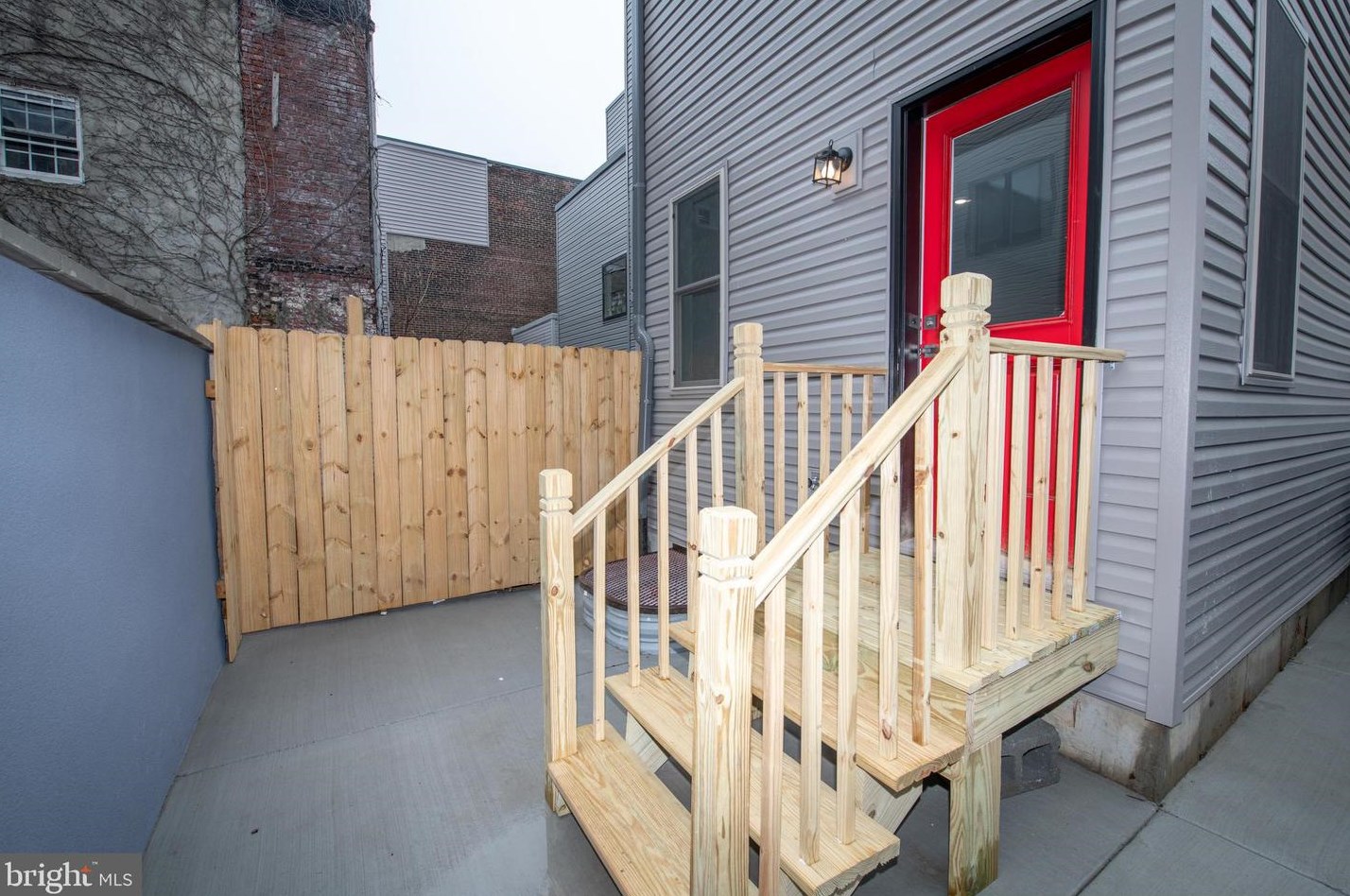 2005 Susquehanna Ave, Philadelphia PA  19125-1526 exterior
