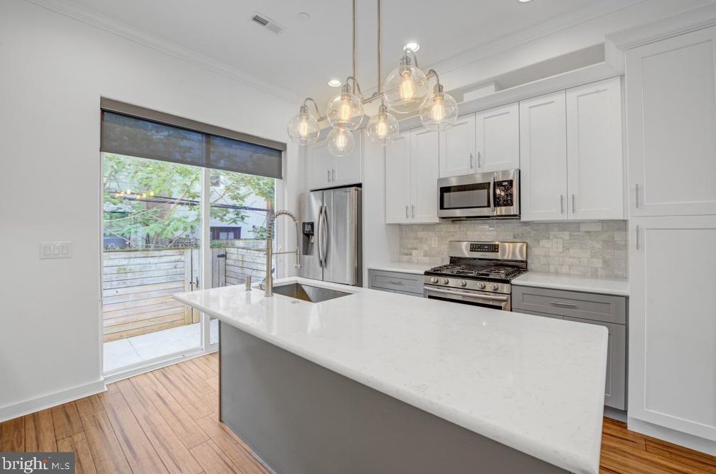 2049 Sigel St, Philadelphia PA 19145-2127 exterior