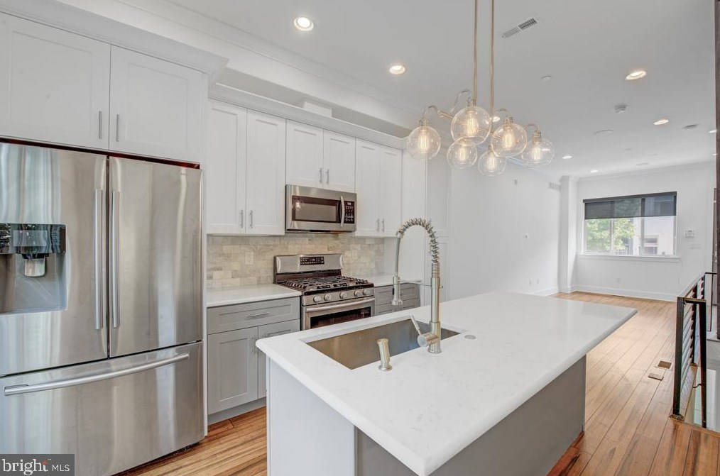 2049 Sigel St, Philadelphia PA 19145-2127 exterior