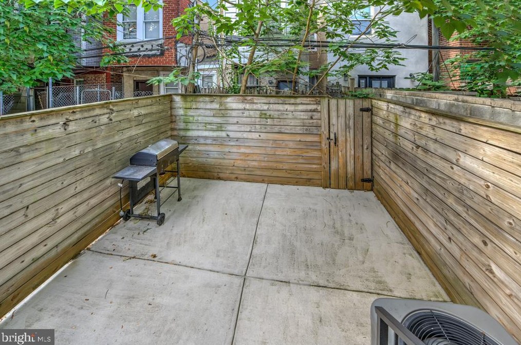 2049 Sigel St, Philadelphia PA 19145-2127 exterior