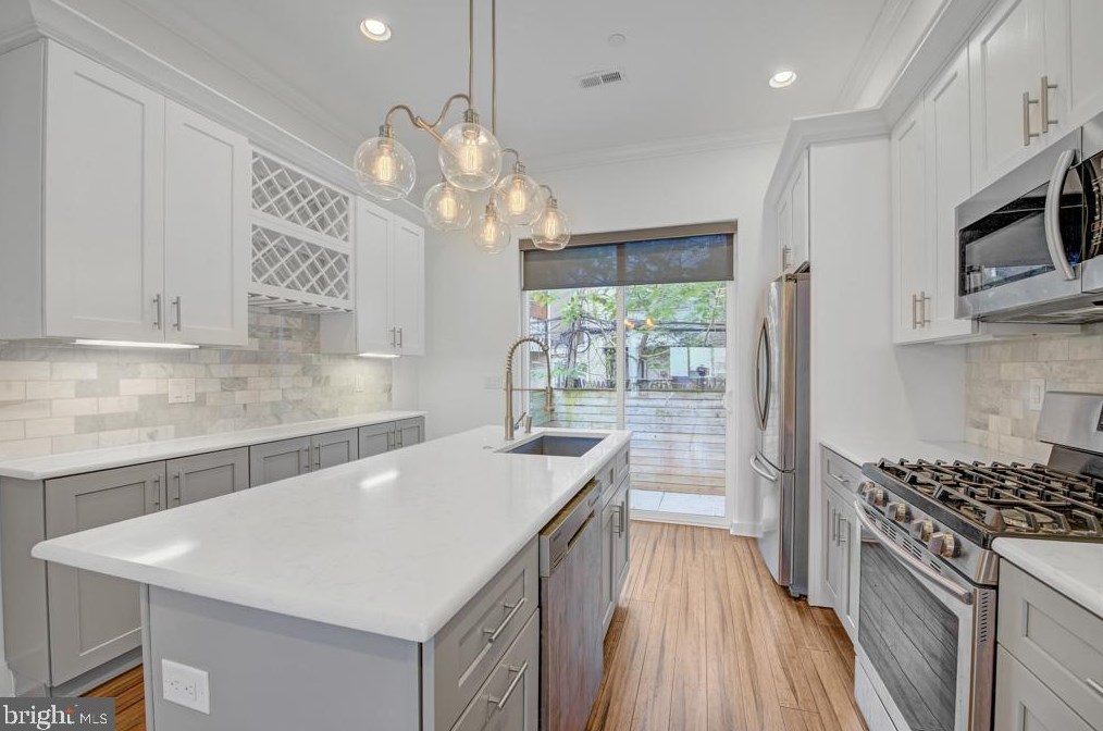 2049 Sigel St, Philadelphia PA 19145-2127 exterior