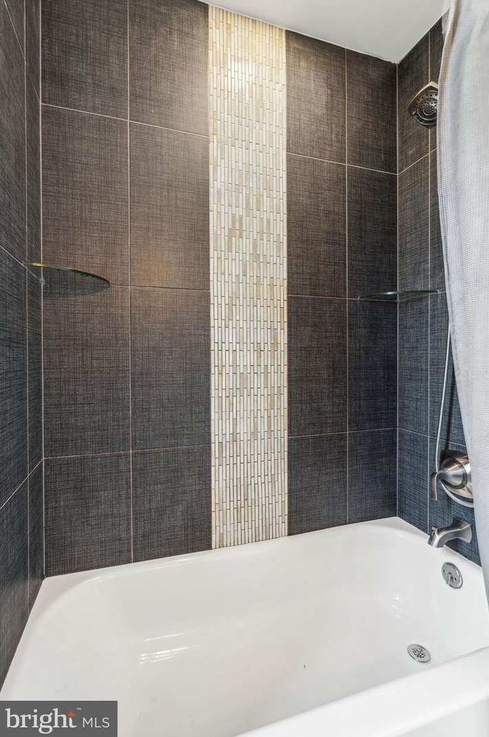 2639 Wilder St, Philadelphia PA  19146-4420 exterior