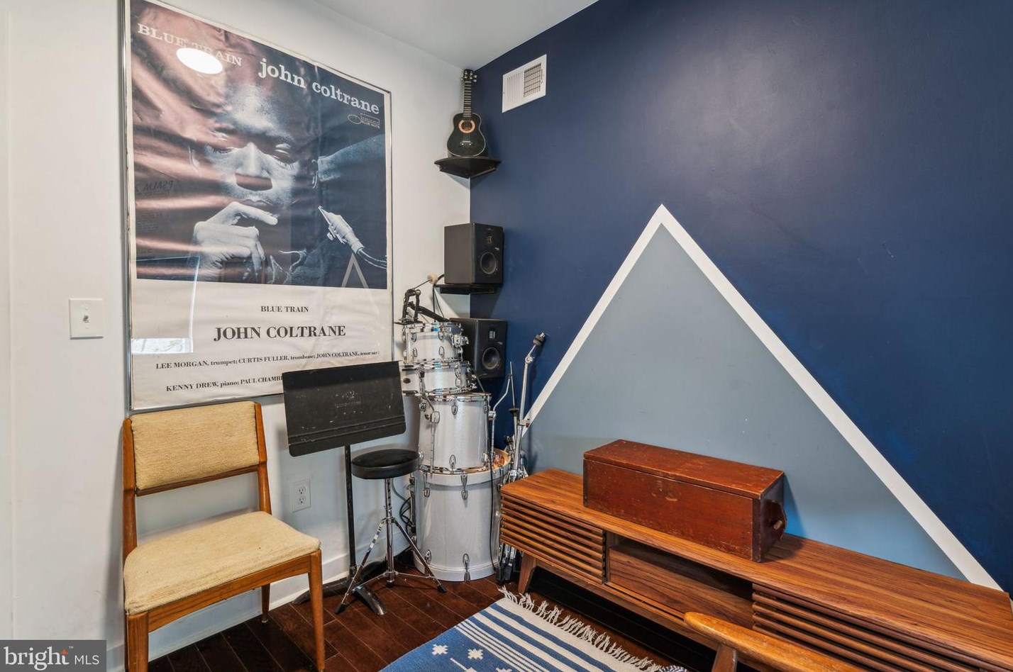 2639 Wilder St, Philadelphia PA  19146-4420 exterior