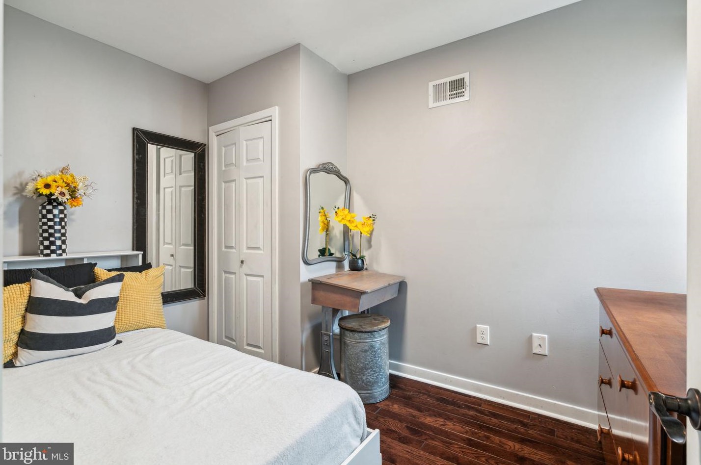 2639 Wilder St, Philadelphia PA  19146-4420 exterior