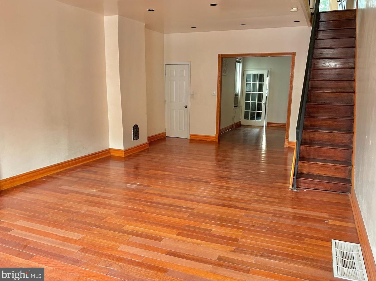 524 Snyder Ave, Philadelphia PA  19148-2535 exterior