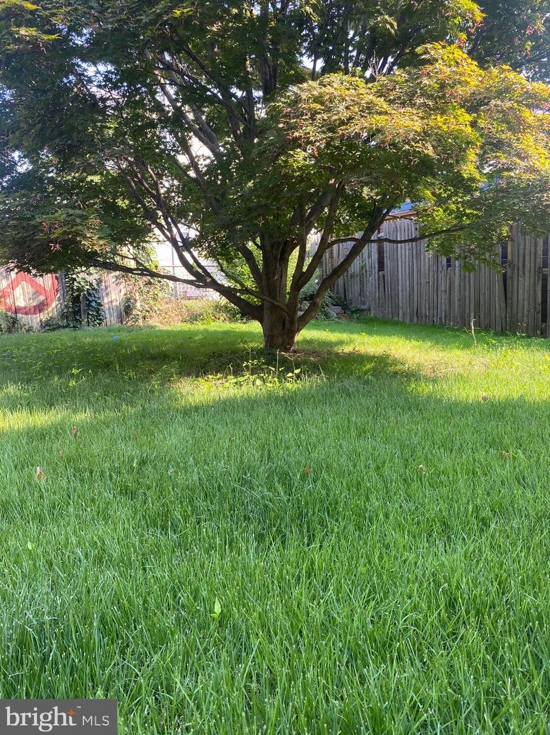 6104 Walker St, Philadelphia PA 19135-3525 exterior