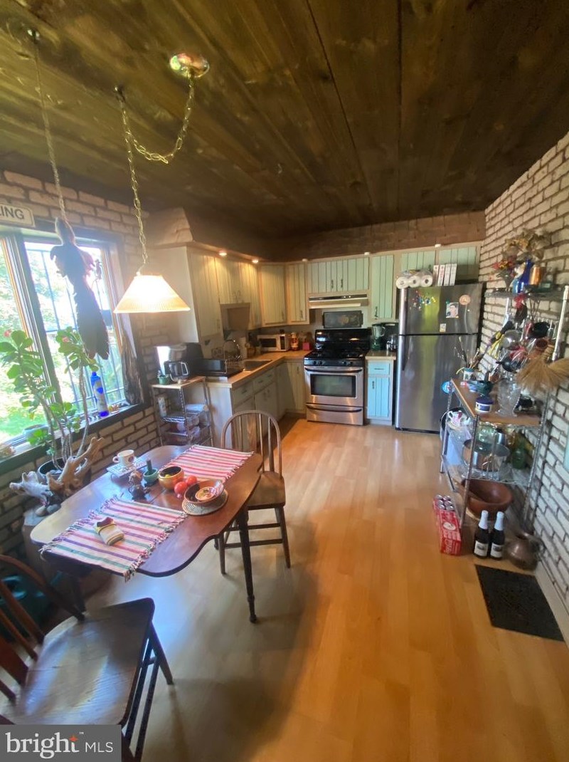 6104 Walker St, Philadelphia PA 19135-3525 exterior