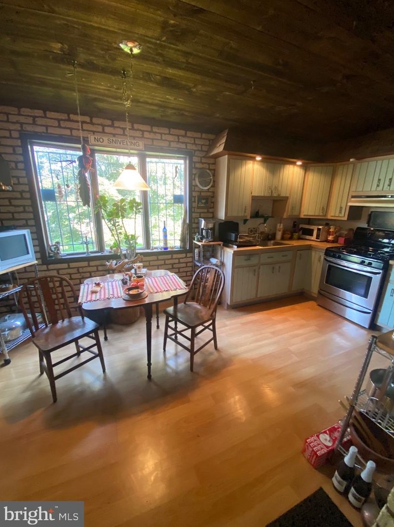 6104 Walker St, Philadelphia PA 19135-3525 exterior