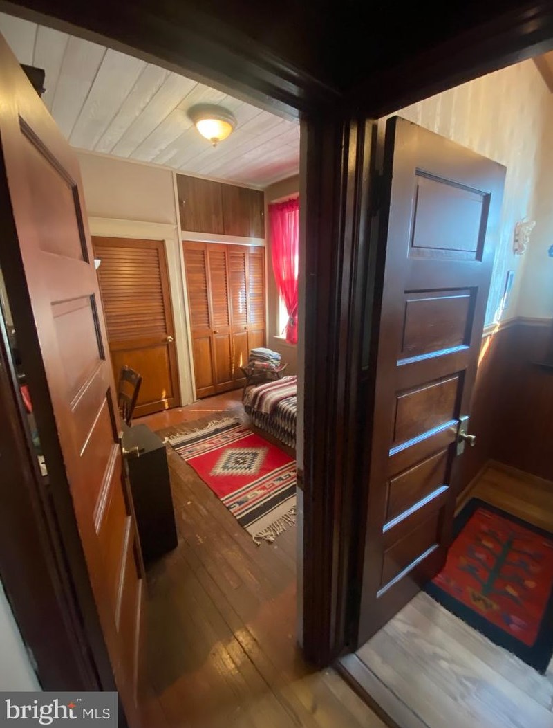 6104 Walker St, Philadelphia PA 19135-3525 exterior