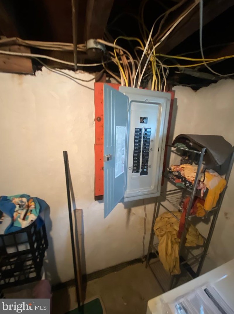 6104 Walker St, Philadelphia PA 19135-3525 exterior