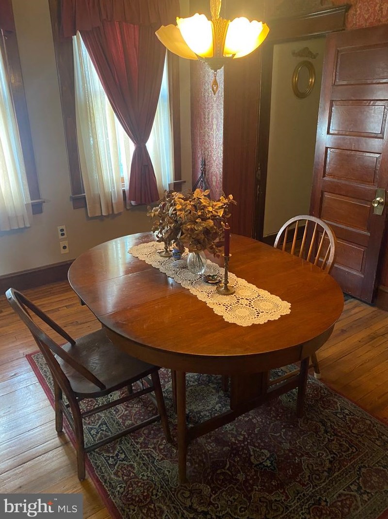 6104 Walker St, Philadelphia PA 19135-3525 exterior