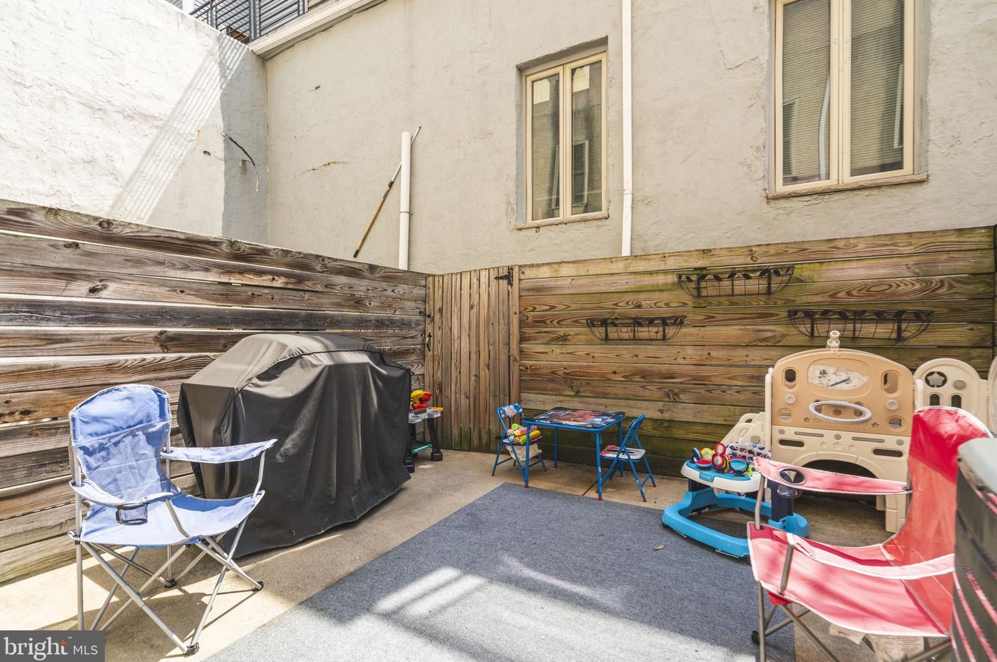 2323 Thompson St, Philadelphia PA  19125-3628 exterior