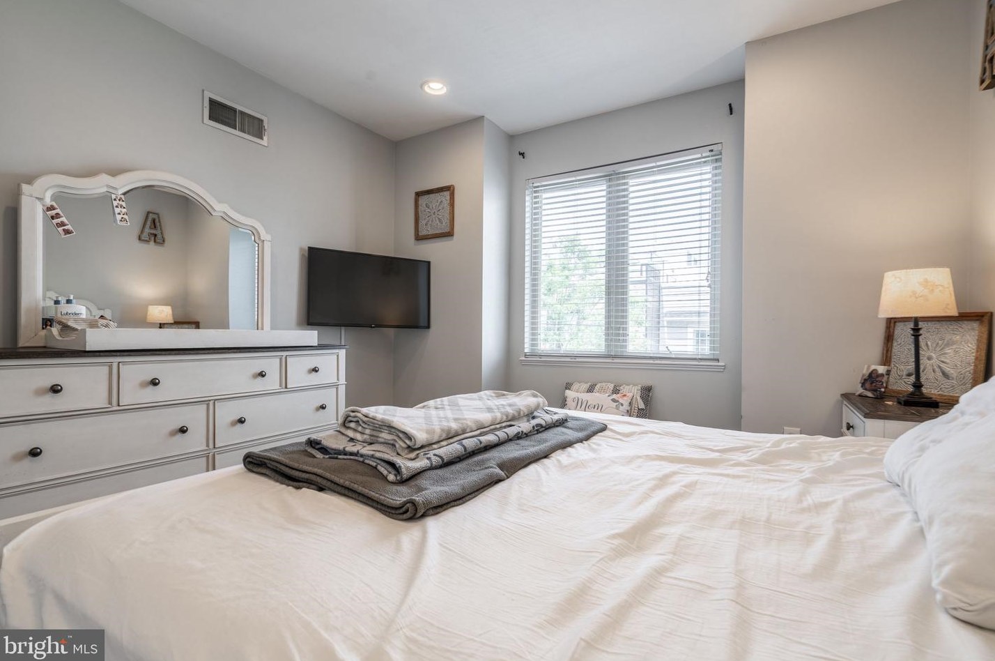 2323 Thompson St, Philadelphia PA  19125-3628 exterior