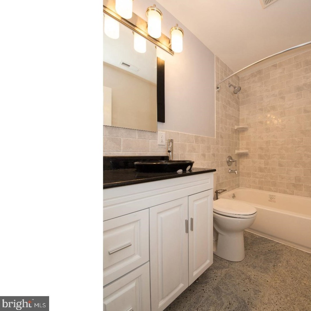 1807 Washington Ave, Philadelphia PA  19146-2655 exterior