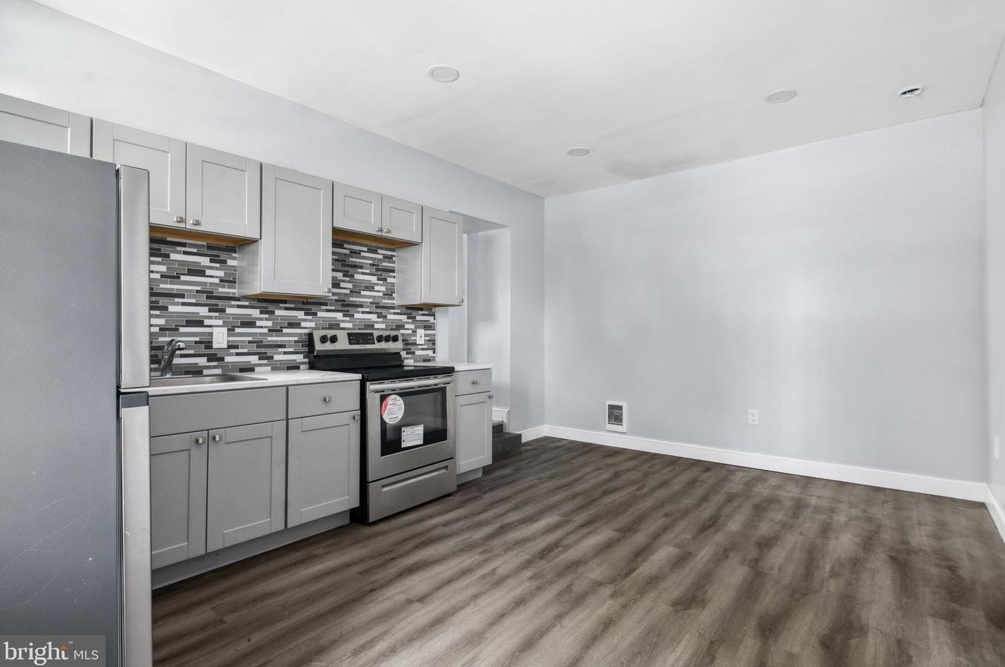 171 Sharpnack St, Philadelphia PA  19119-2239 exterior