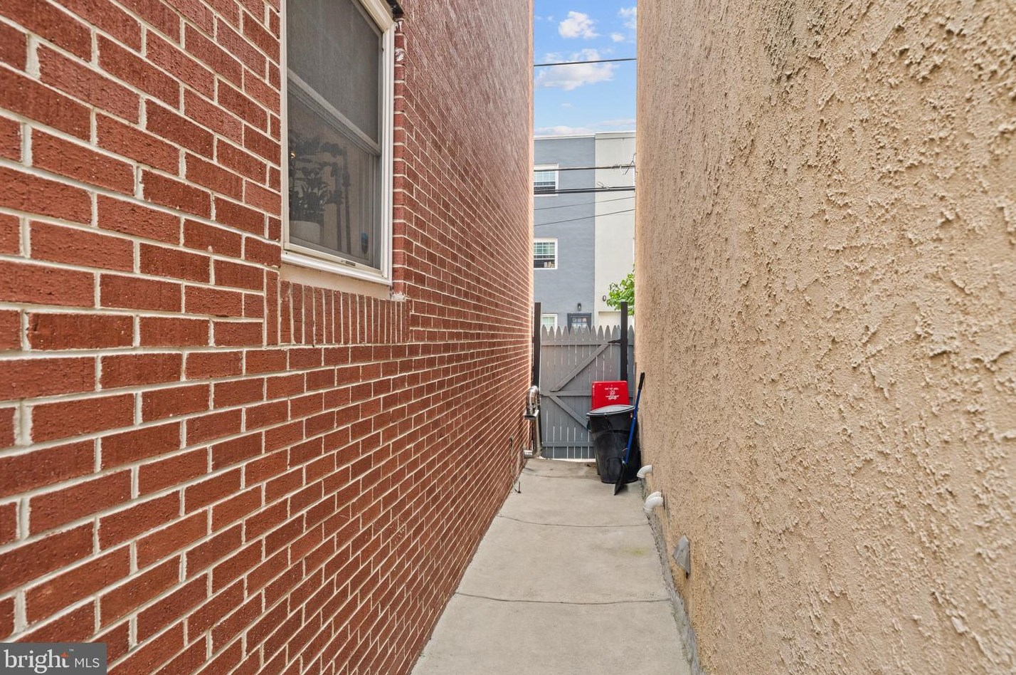 1354 Susquehanna Ave, Philadelphia PA  19122-1118 exterior