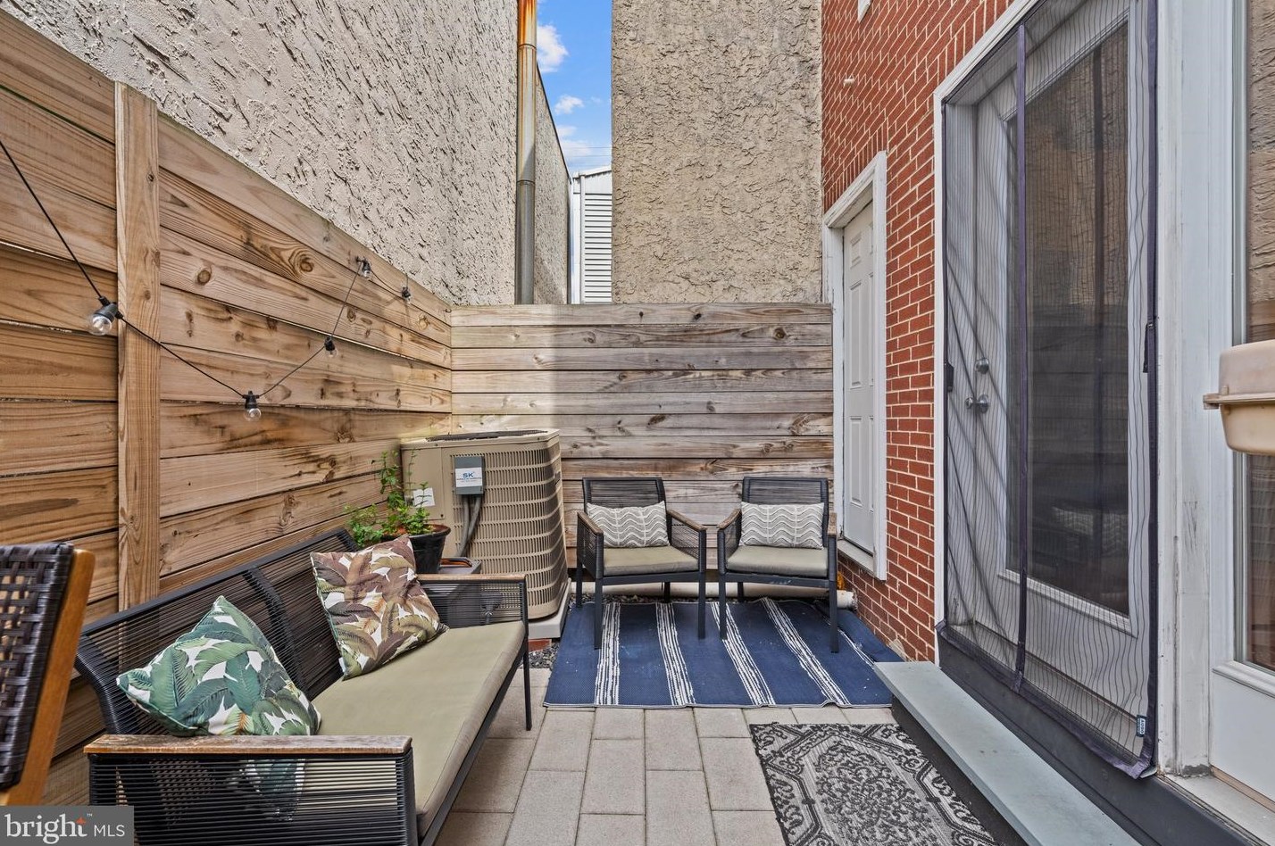 1354 Susquehanna Ave, Philadelphia PA  19122-1118 exterior