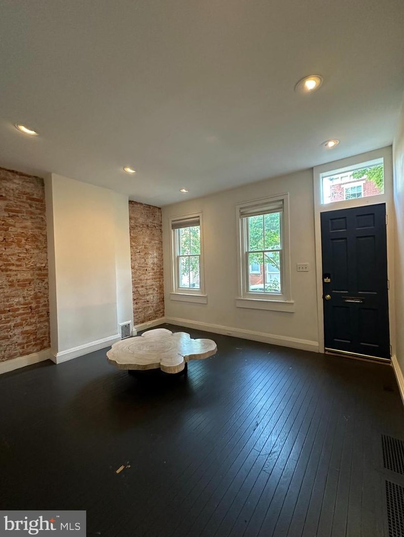 2514 Waverly St, Philadelphia PA  19146-1050 exterior