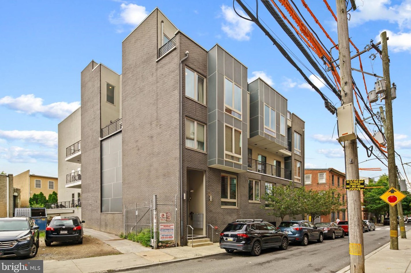 233 Poplar St, Philadelphia PA  19123-2226 exterior