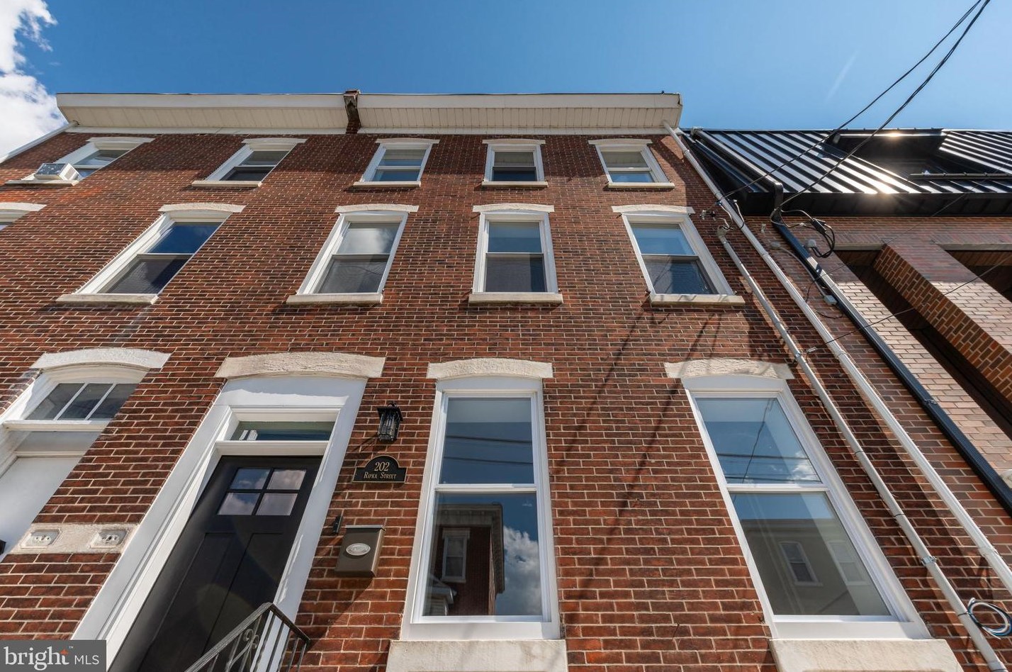 202 Ripka St, Philadelphia PA  19127-1104 exterior
